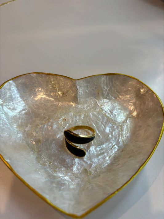 Black swirl ring